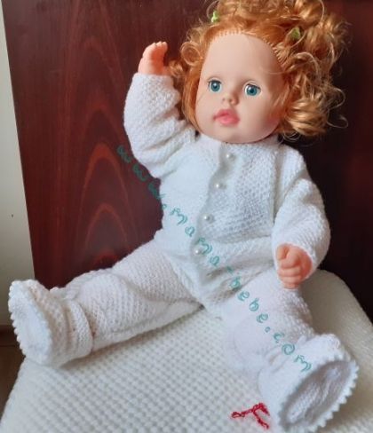 Ръчно плетени  жилетка с дълъг ръкав, панталон и терлички  за бебета 0- 12 месеца