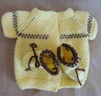 Бебешки ръчно изработен комплект жилетка и терлички