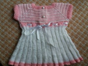 Ръчно изплетена рокличка от мека бебешка прежда