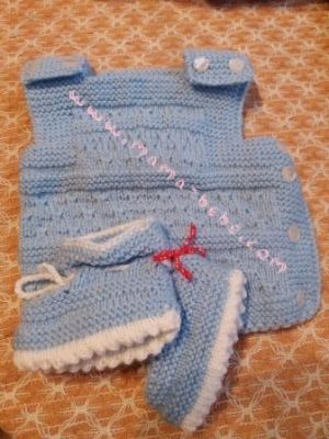 Ръчно плетени бебешко  елече  и терлички 