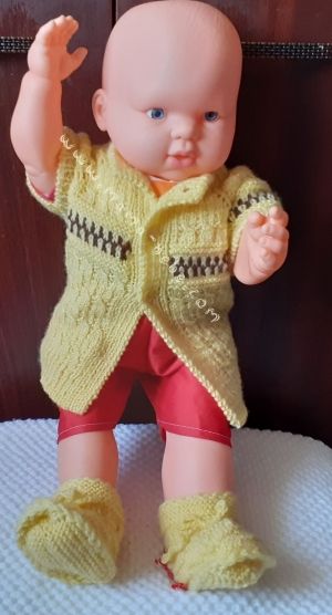 Комплект бебешка ръчно плетена жилетка с къс  ръкав и терлички