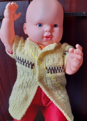 Комплект бебешка ръчно плетена жилетка с къс  ръкав и терлички
