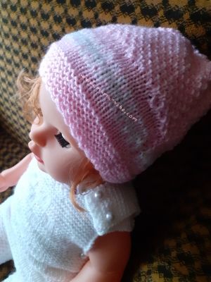 Ръчно плетена детска шапка