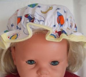 Бебешка шапка с периферия  и ластик