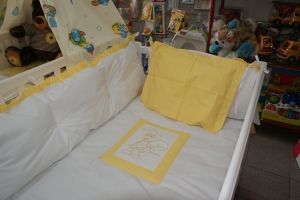 Бебешки спален комплект 5 части  "ПЧЕЛА " бяло- жълто