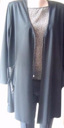 Дамска жилетка с джоб, мотив кожа, цвят черен