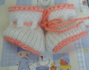 Ръчно плетени терлички  за новородено