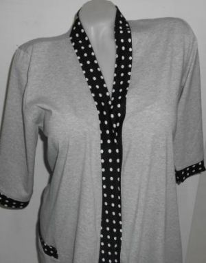  Дамски халат памук, сив с кант черен с бели точки Размер : M,L,XL,XXL