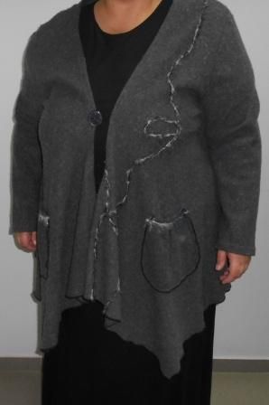 С ПОРЪЧКА! Асиметрична дамска жилетка с джоб Цвят: сив 