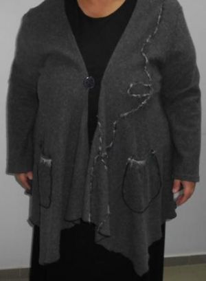 С ПОРЪЧКА! Асиметрична дамска жилетка с джоб Цвят: сив 