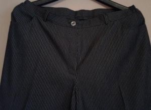 Дамски дънков панталон черен с дискретно бяло райе