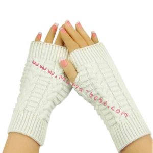 Дамски ръчно плетени ръкавици без пръсти, цвят бял